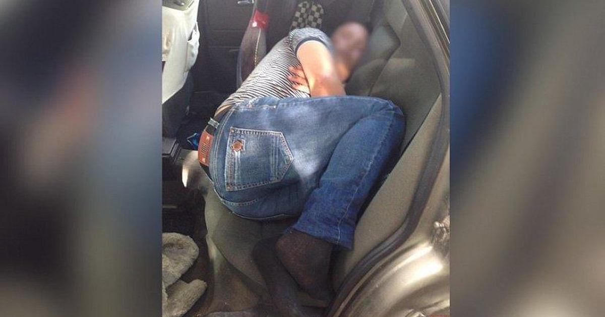 Пересел на заднее сиденье к пошлой пассажирке и занялся сексом