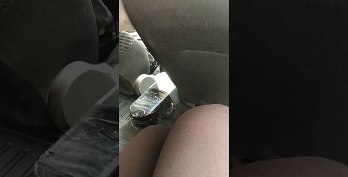 Пассажирка раздвинула ноги перед таксистом ради траха