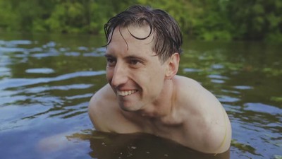 Купаемся голышом с друзьями фото — 1