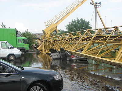 1559206309539646086 Как падает башенный кран видео