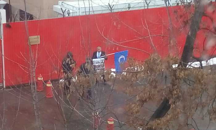 Uighurs protest near the Chinese consulate in Yekaterinburg. - My, Uyghurs, China, news, Yekaterinburg, Protest