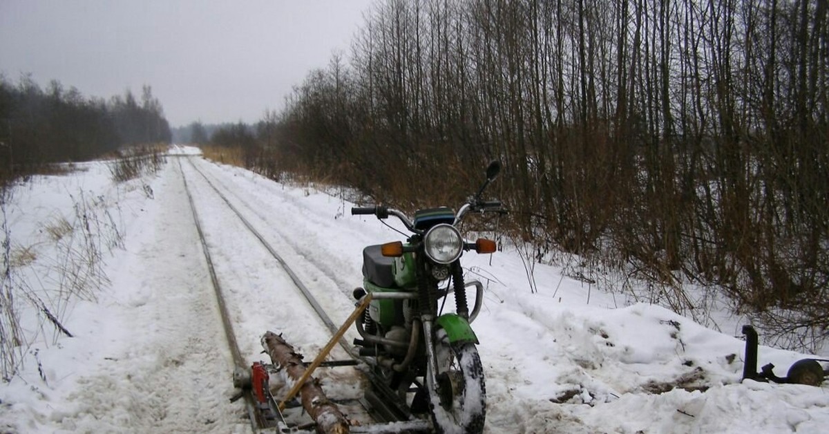 Мотоцикл на железной дороге