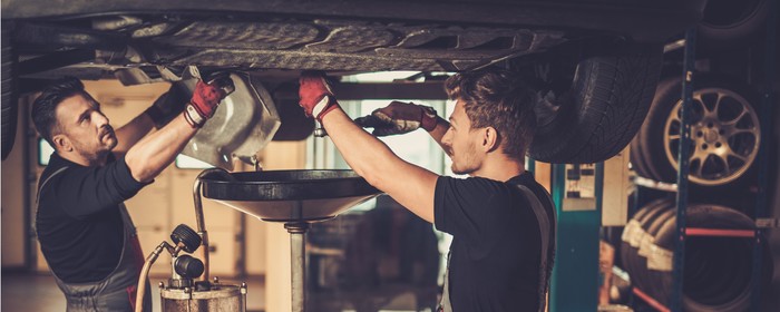 1525438839121912569 замена масла на соловьева телефон