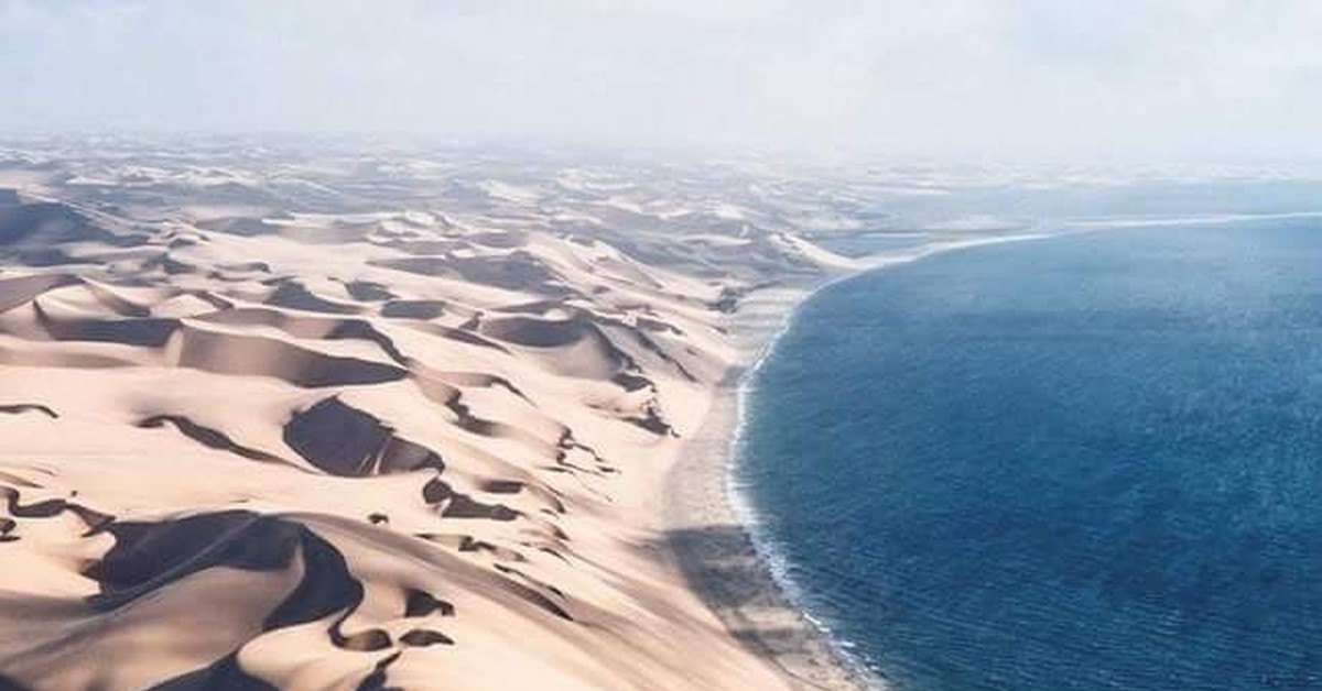 Desert ocean. Намибия и Атлантический океан. Пустыня Намиб и Атлантический океан. Пустыня Намиб встречается с Атлантическим океаном. Побережье пустыни Намиб.