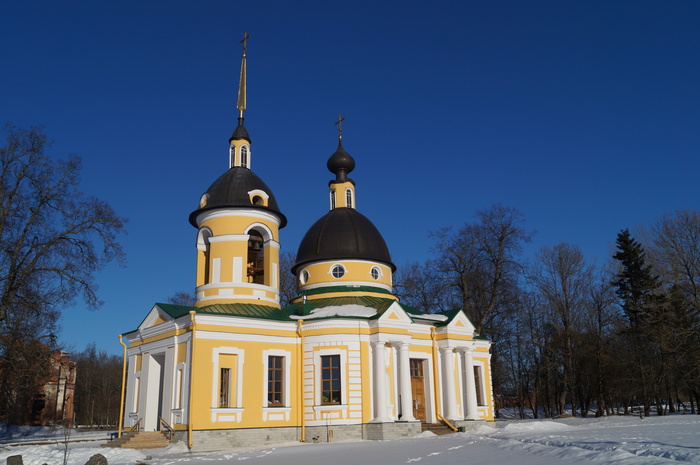 Church of the Holy Trinity. Gostilitsy is a village in the Lomonosovsky district of the Leningrad region. - My, Leningrad region, Gostilitsy Manor, Millstone, Winter, Longpost