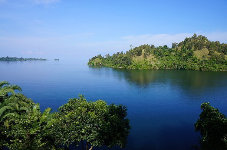 Восточно африканские озера. Озеро Киву Руанда. Озеро Киву в Африке. Озеро Киву Конго. Озеро Киву (Руанда и Демократическая Республика Конго).