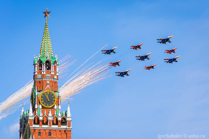 Happy Victory Day! - My, Holidays, May 9, Victory, Moscow, Spasskaya Tower, Kremlin, Airplane, Knight, May 9 - Victory Day