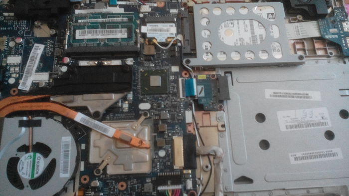 Lenovo Z500 не включился после чистки.