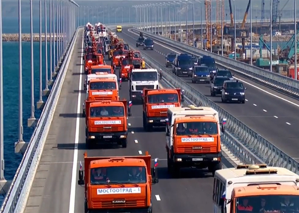 Putin drove across the Crimean bridge in 16 minutes - Vladimir Putin, Crimean bridge, Kamaz, Longpost, Politics