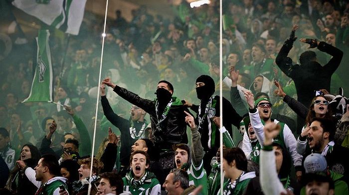 Sporting fans attacked the team and injured the players - Football, Sporting, Fans, Hooliganism, Fight