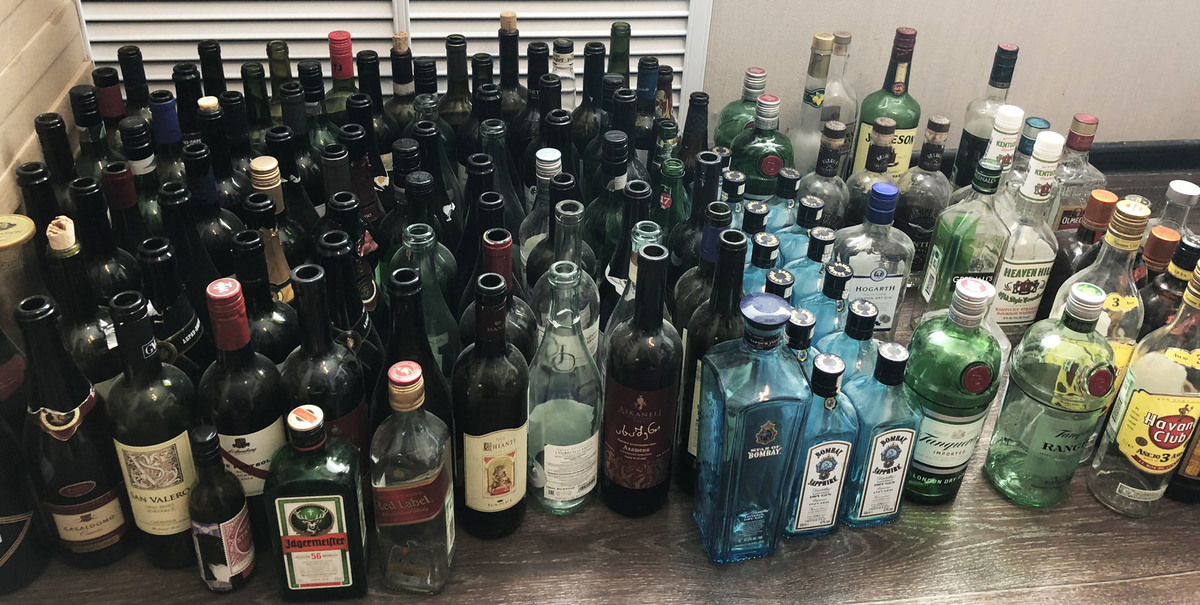 Много алкоголя фото на столе