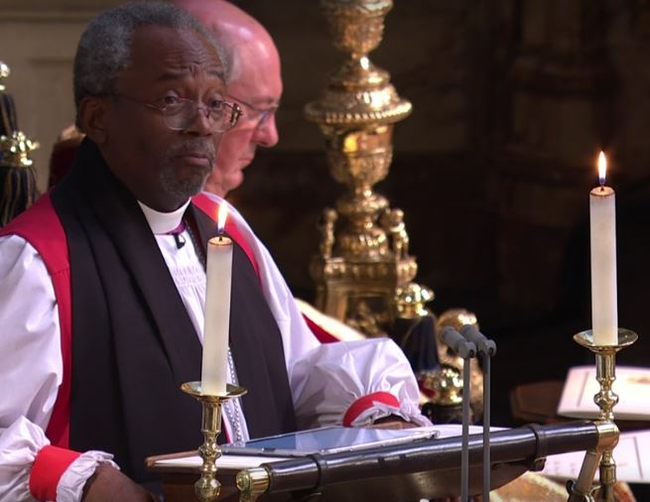 Nothing special, just an American bishop, moving a speech at the wedding of Harry and Meghan, looking at the tablet. - Tablet, Church, The photo