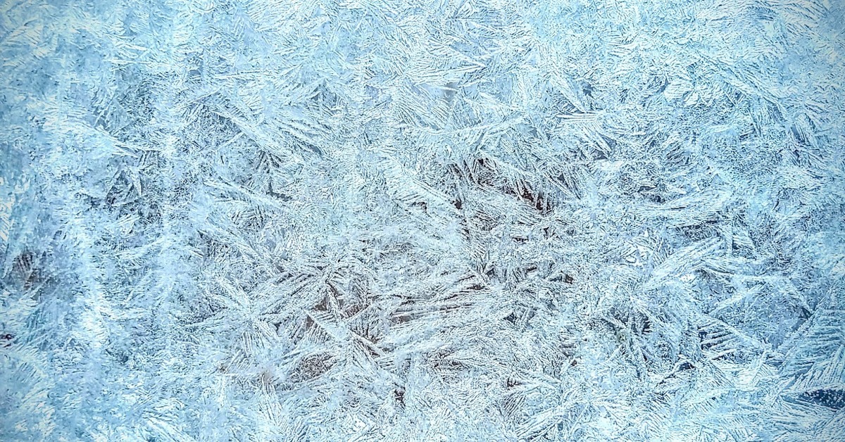 Материал иней. Зимняя текстура. Текстура заморозки. Текстура льда. Иней на окне на прозрачном фоне.