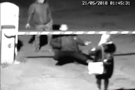 Unidentified people stole the barrier of the children's hospital, under which they danced limbo - Angarsk, Theft, Dancing, Drunk, Cattle, Video, Siberia