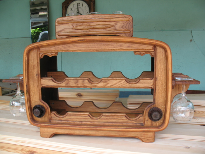 Мини-бар из корпуса старого радиоприёмника.