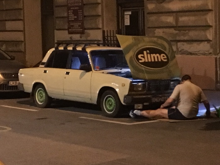 Making love on the night streets of Budapest - My, Zhiguli, Budapest, , , Auto repair, Vaz-2107