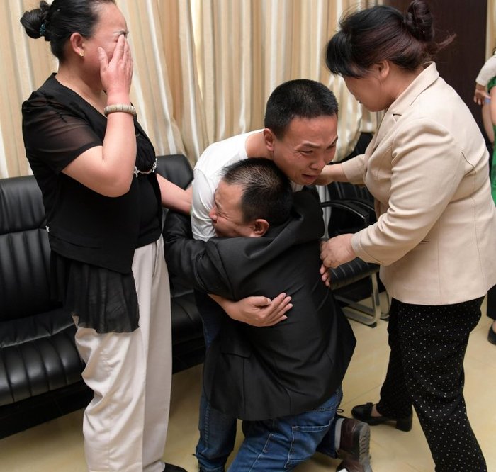 Parents cry with joy when they find their missing son 24 years ago - China, Missing, Touching, Longpost
