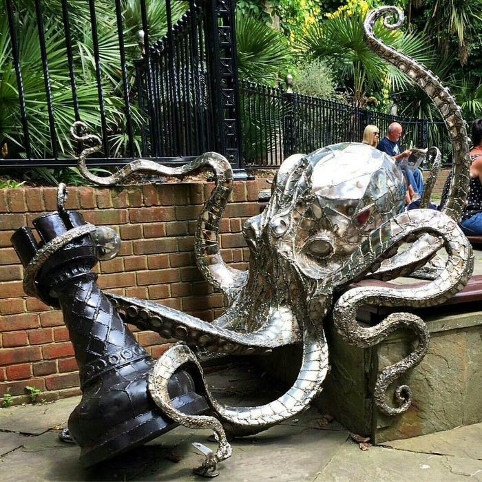 Come to me dear - Sculpture, Cthulhu, Street art, Rook