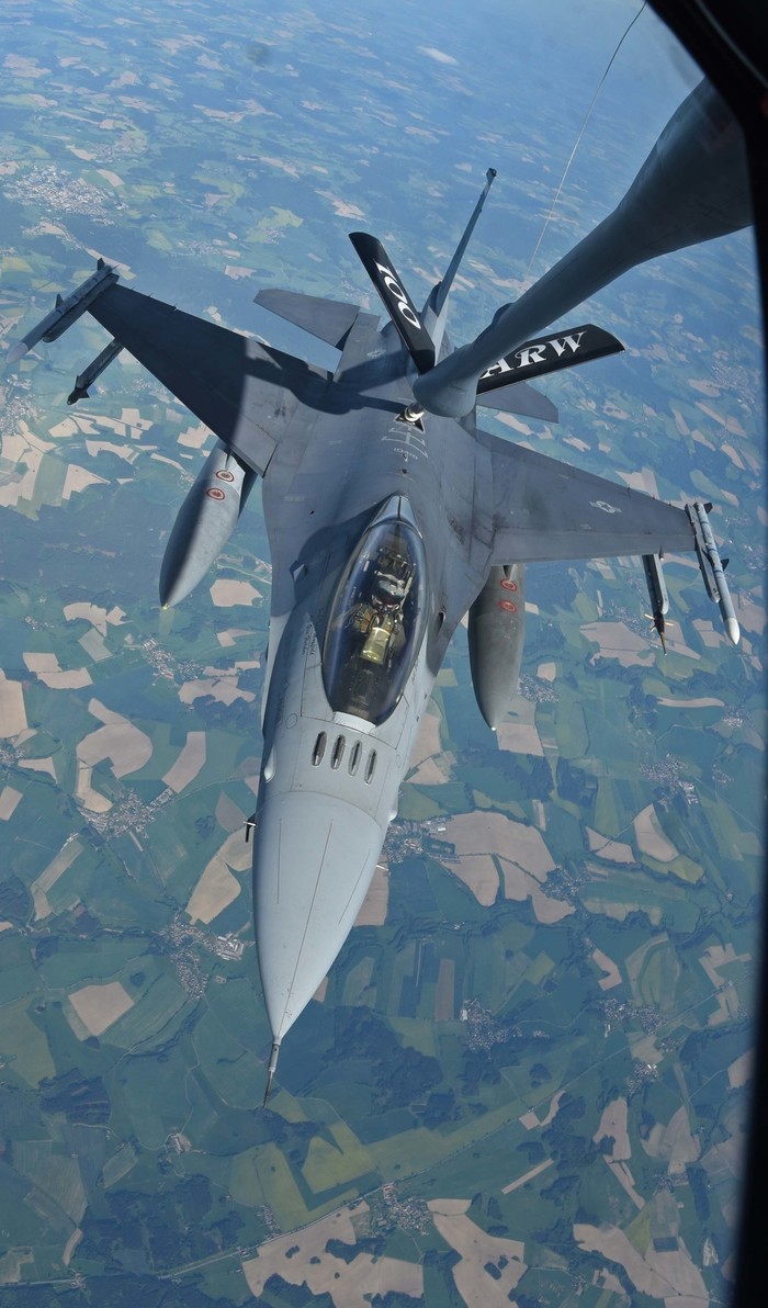  F-16 F-16, , 