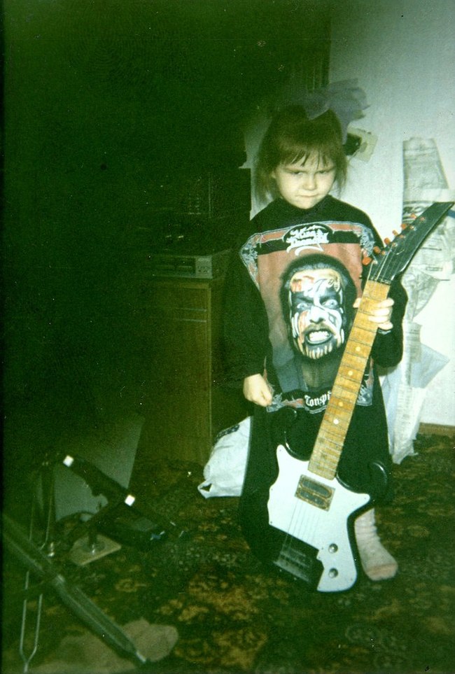 Someone is chewing - My, Guitar, Hatred, Sister, Old photo, The photo