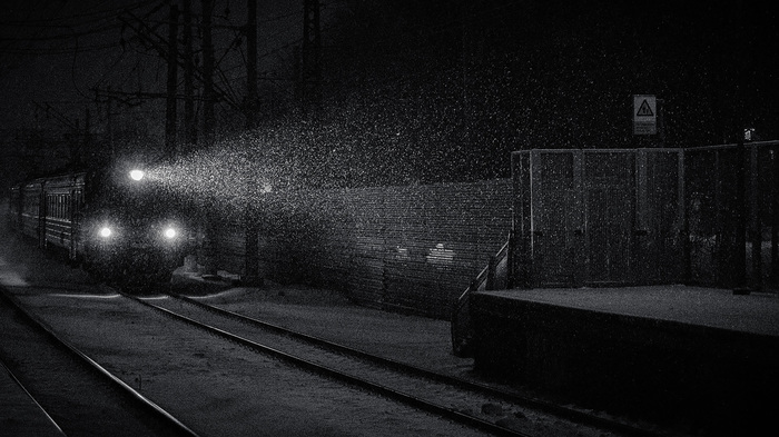 Blizzard - My, The photo, Railway, A train, Blizzard, Night, Rails, Train, Black and white