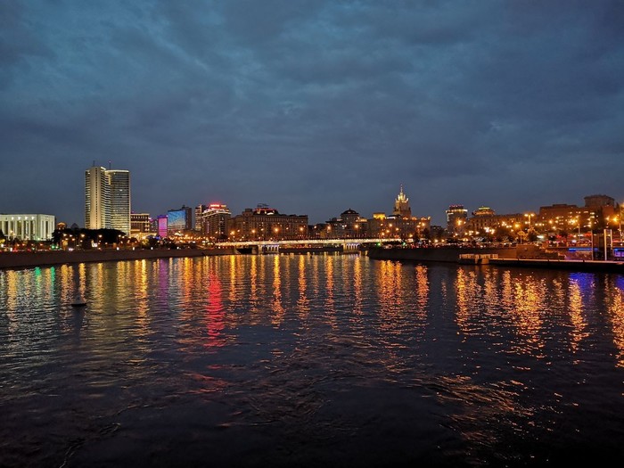 Along the Moscow river. - My, Moscow, Motor ship, Night, Water, Longpost, The photo