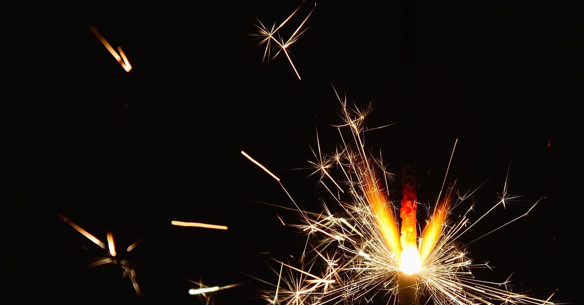 Брызги сварки. Искры нн. Искры нн. Бенгальские огни. Искры.
