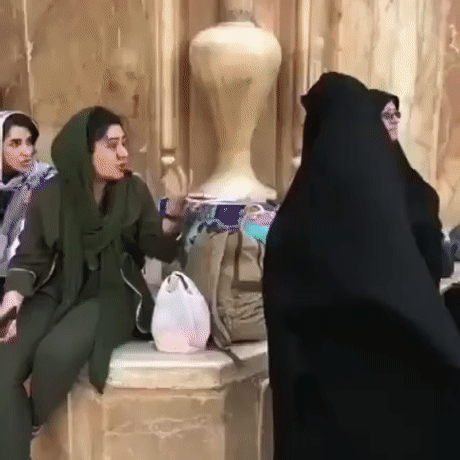Мусульманский поп. Иранский хиджаб. Попы мусульманок. Мусульманки с большой. Девушки мусульманки в платьях.