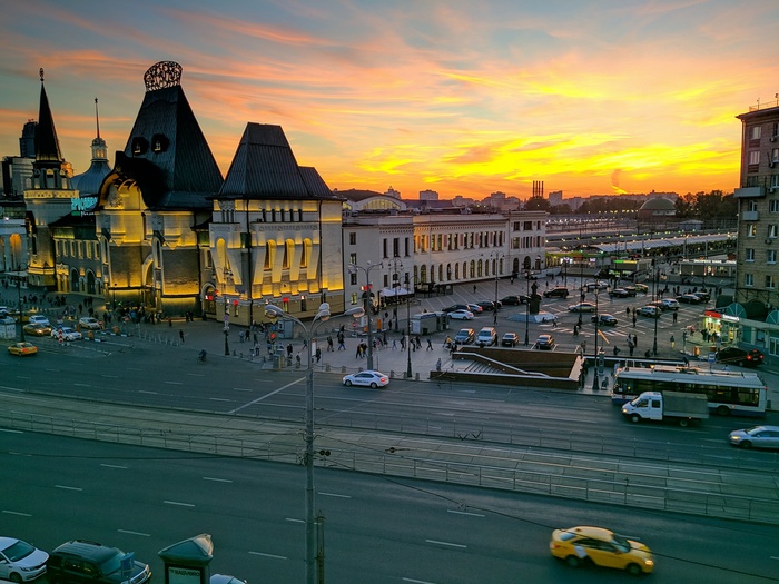 Two sunsets in Moscow. - My, Sunset, Battle of sunsets, Photo on sneaker, Moscow, Railway