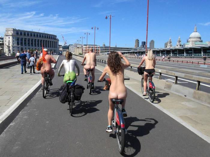 В Лондоне состоялся голый велопробег - NSFW, 18+, Велосипедист, Лондон, World Naked Bike Ride, Длиннопост