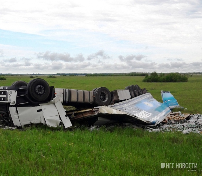 Omsk truck with beer overturned near Barabinsk - Crash, news, Road accident, Beer, Alive, Driver, NGS55