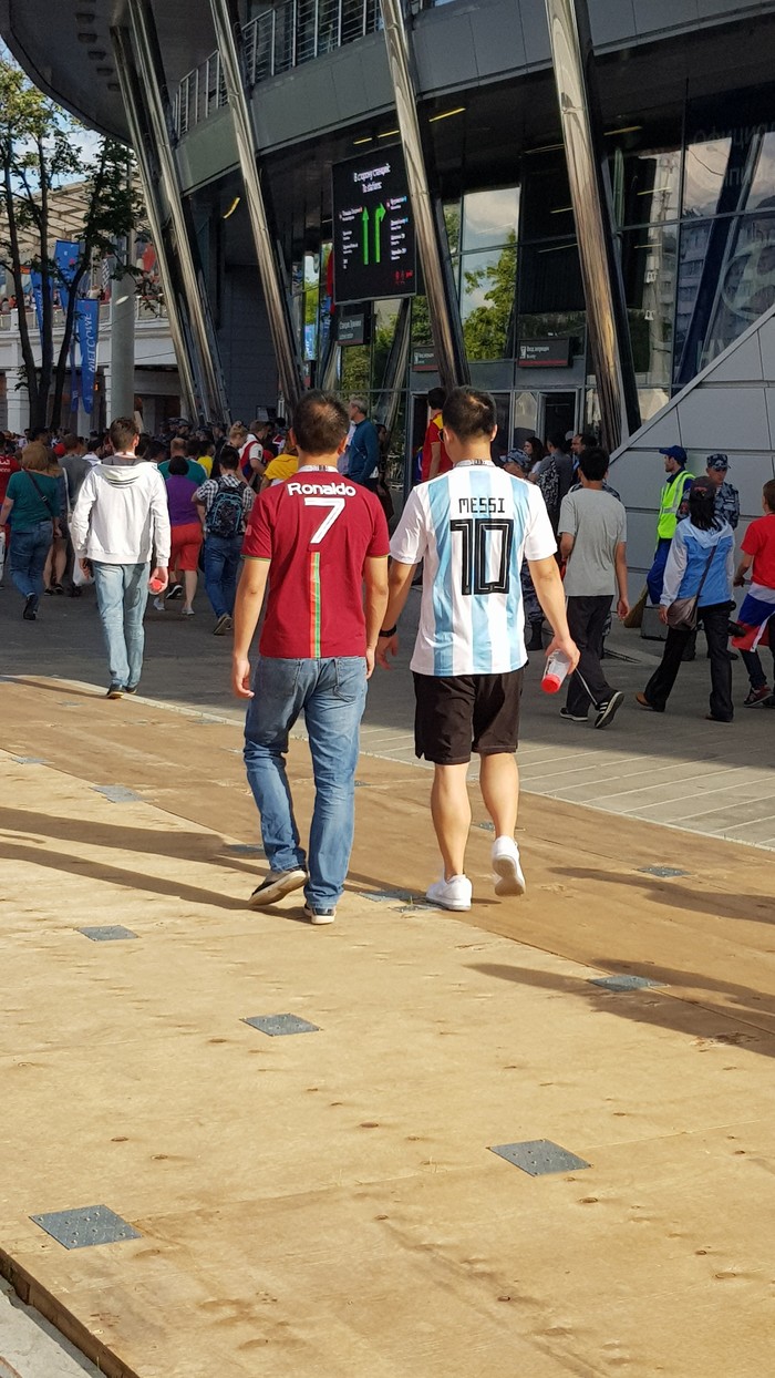 When else will you see their joint promenade - 2018 FIFA World Cup, Football, Cristiano Ronaldo, MESSI