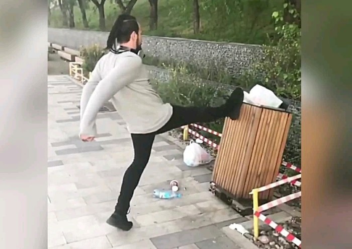 In Krasnoyarsk, a mannered young man, posing for the camera, knocked down an urn on the embankment with his foot - Krasnoyarsk, Cattle, Tag, , Why live like this