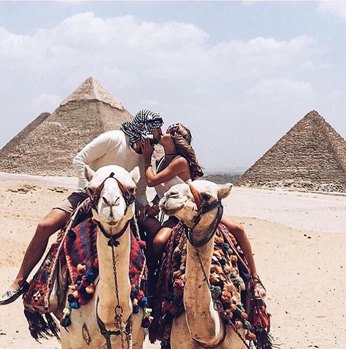 Camel on the right: Well, maybe we are... Camel on the left: No - Camels, Pyramid, Kiss, Refusal, Relationship, Egypt, Sand, Animals