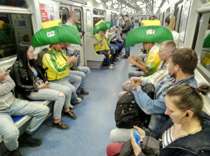 Fans of the Brazilian national football team in the St. Petersburg metro)) - My, Saint Petersburg, Football fans, Brazil, 2018 FIFA World Cup