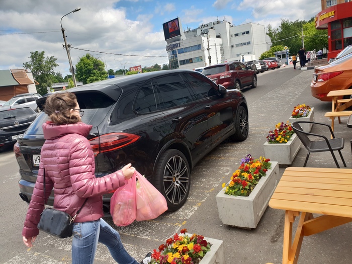 A pedestrian is not a tram, he will go around - My, Porsche, Autoham, Crosswalk, Longpost, Negative