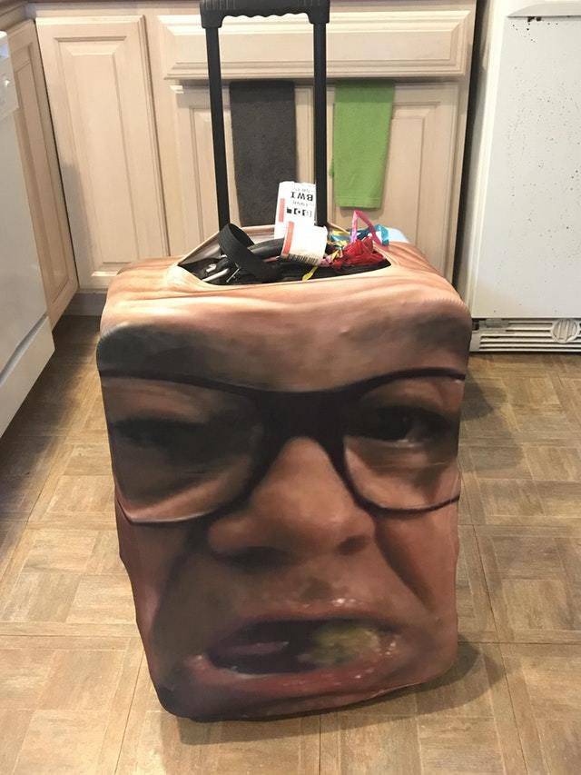 Моя жена чертовски ненавидит чехол для чемодана, который я купил