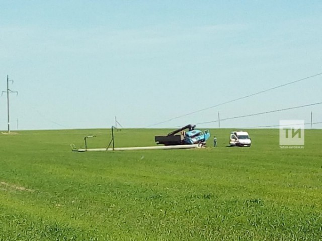 In Tatarstan, KamAZ knocked down a pole in an open field - Driver, Kamaz, Pillar, Hitting, Crash, , Auto, , Longpost, Field