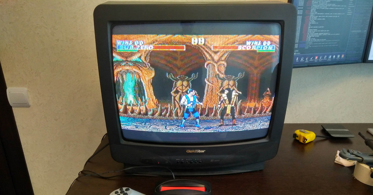 Игровая консоль для телевизора 20000 ретро. Старый телевизор с Sega Mega Drive. Телевизор для сеги. Сега игра на телевизоре. Телевизор для ретрогейминга.