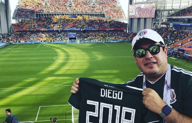 A FAN FROM MEXICO FLEWS TO RUSSIA TO Fulfill the Dream of His Dead Children - Soccer World Cup, To tears, Damn ninjas are cutting onions, Family, Longpost