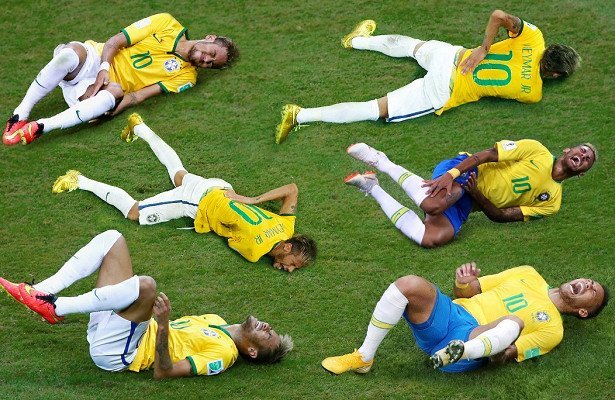 Neymar lay on the lawn for almost 14 minutes during matches - Football, Brazil, Neymar Junior