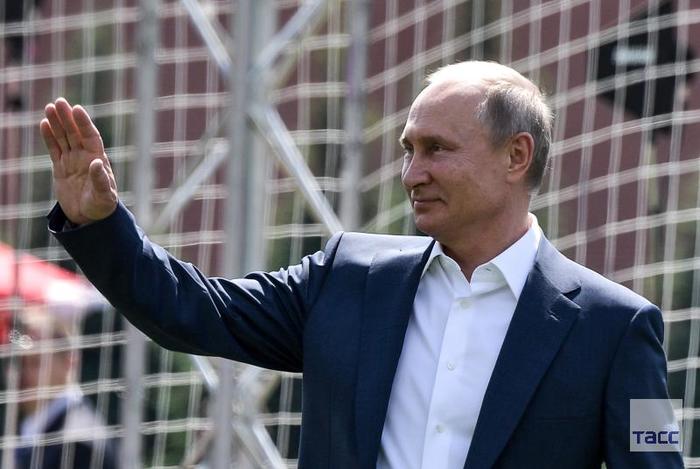 Putin: foreign fans through social networks destroyed many stereotypes about Russia - Vladimir Putin, 2018 FIFA World Cup, Social networks, Stereotypes, Fans, Болельщики, Politics, TASS