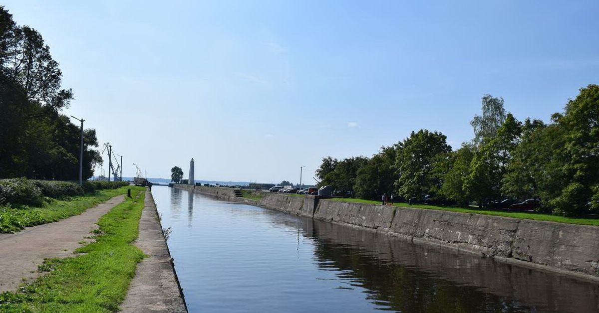 Петровские доки в кронштадте. Петровский док в Кронштадте. Петровский канал в Кронштадте. Канал Петра Великого Кронштадт.