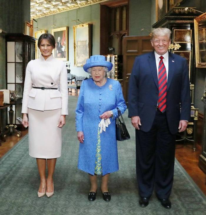 Granddaughter came to visit her grandparents - Donald Trump, Queen Elizabeth II, Melania trump, Grandmother, The photo