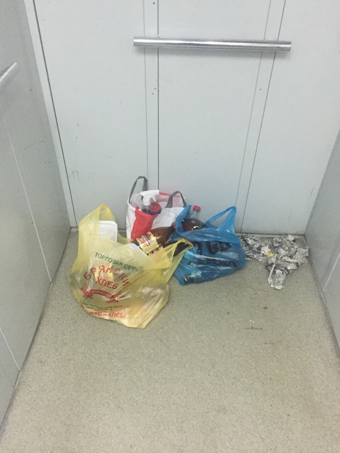 Elevator with garbage - Garbage, Elevator, Disgusting