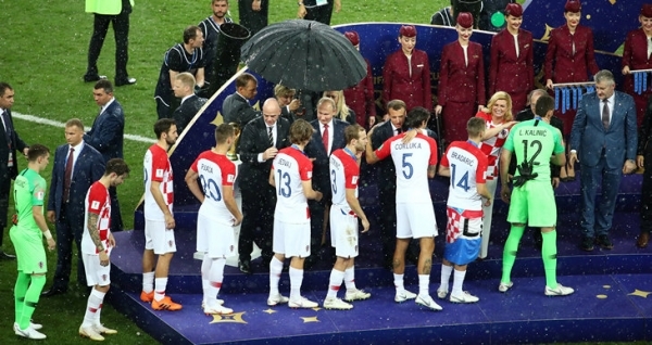 This downpour! - The president, France, Croatia, Shower, Girls, A shame, media, Video, Longpost, Media and press