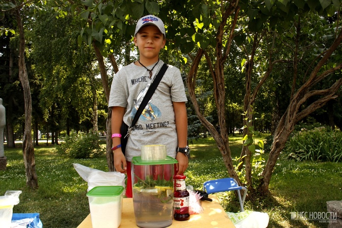 Not enough for LEGO: 10-year-old Sasha from Yakutsk sells lemonade in the center of Novosibirsk - Novosibirsk, Entrepreneurship, Children, Business, Lego, Siberia, Yakutsk, Lemonade, Longpost