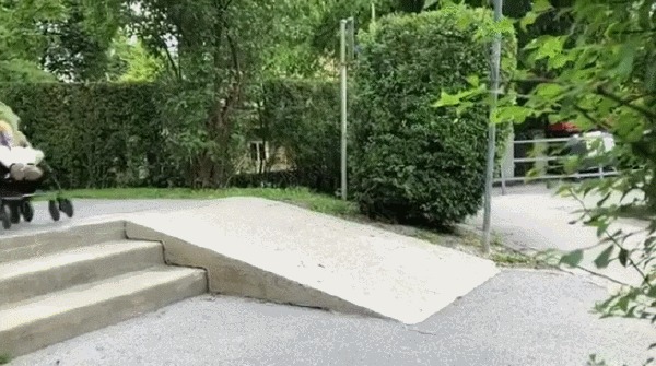 Когда батя идет гулять один с ребенком)