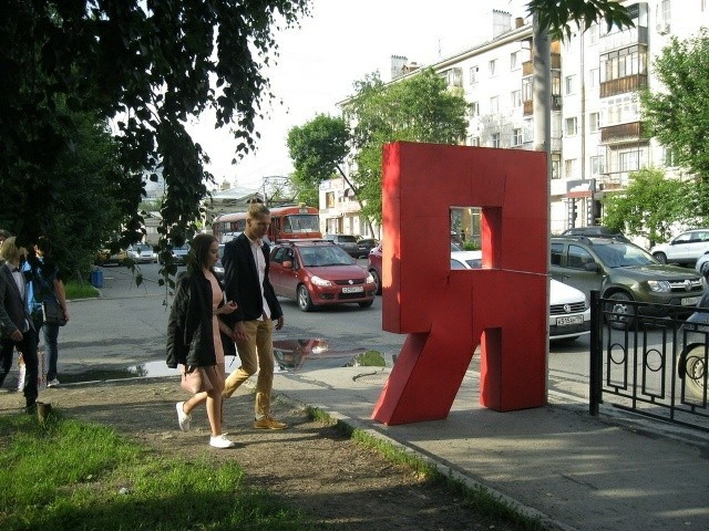 A monument to human selfishness: an art object was installed on Lunacharsky, which blocked the sidewalk - Street art, Yekaterinburg, ChSV