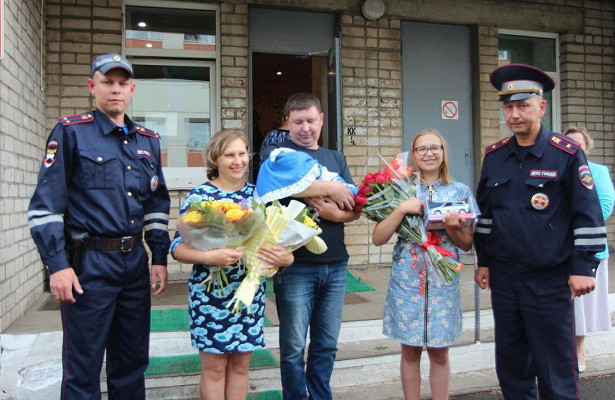 Vologda traffic police officers helped a woman get to the hospital - Vologda, DPS, Traffic police officers, Maternity hospital